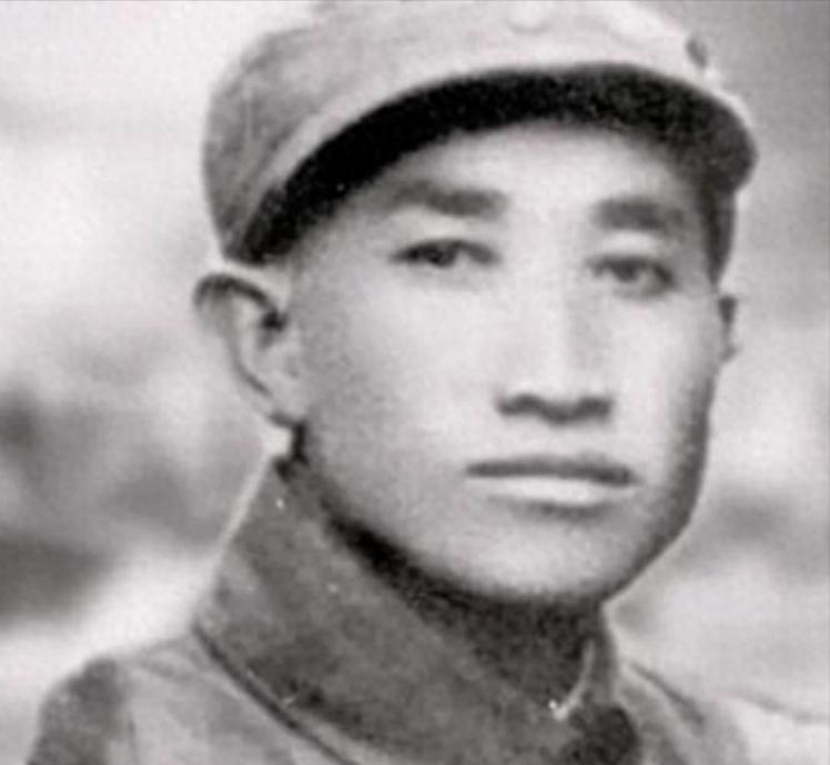 1946年，陈赓麾下得力干将成婚仅三天，竟然持枪指着妻子，直说：这人想要害我
1