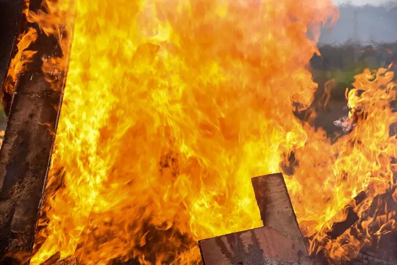 12月9日21时20分，广东汕头潮南区峡山街道丹凤路一住宅突发火灾，这起悲剧造成