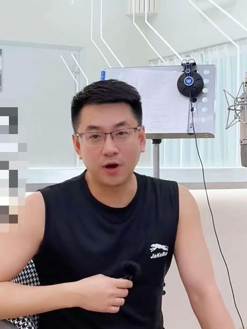 我一个朋友是医生，
看了45岁配音演员赵然去世的消息，
她说了句大实话，他不是突