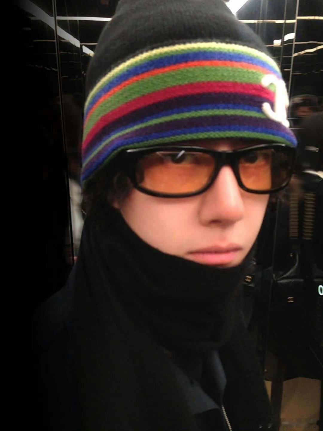 点开王一博ins才知道什么叫活得爽毕竟是帅哥！潮男 