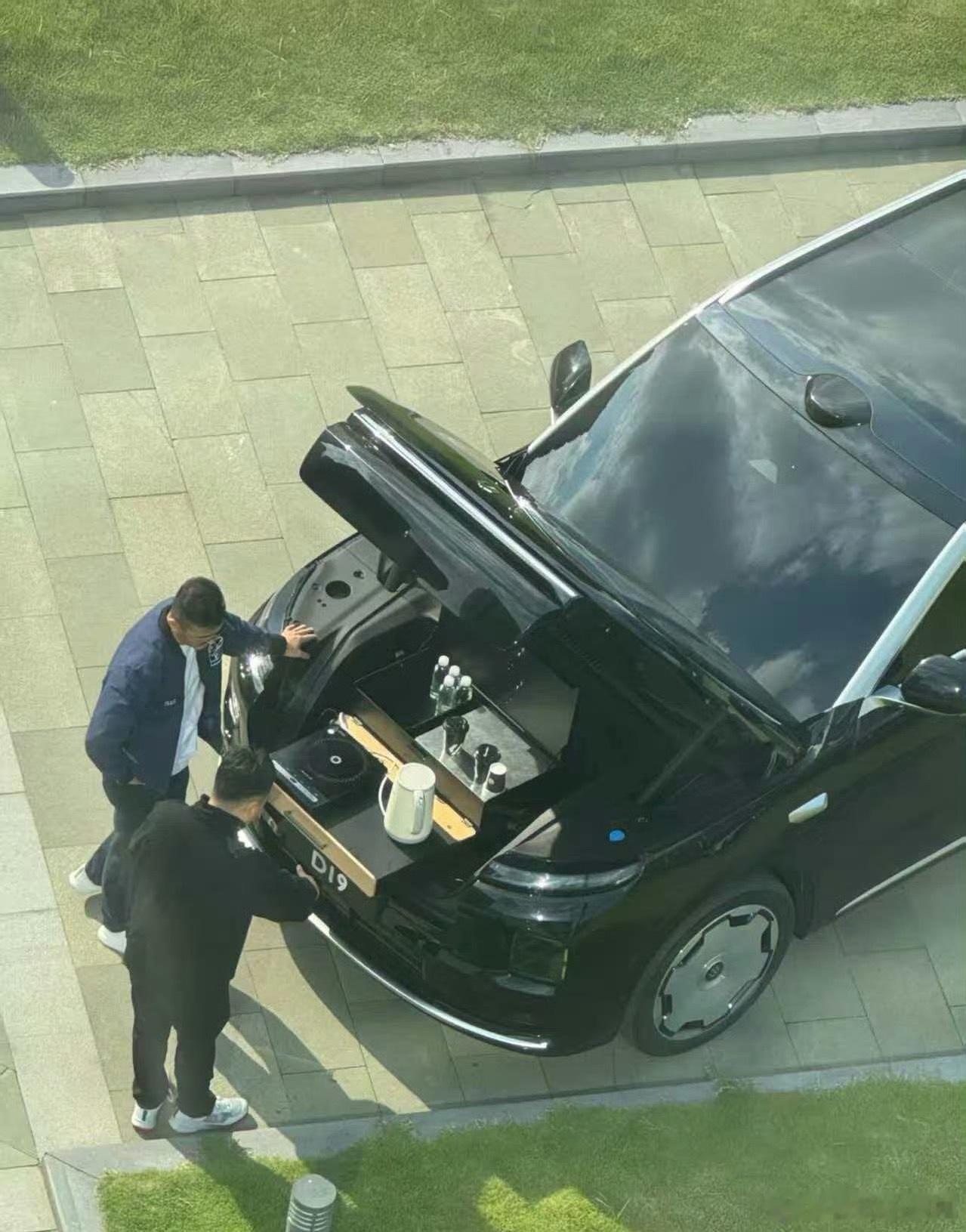 看到我新车的前备舱了不错，我很满意[酷] ​​​