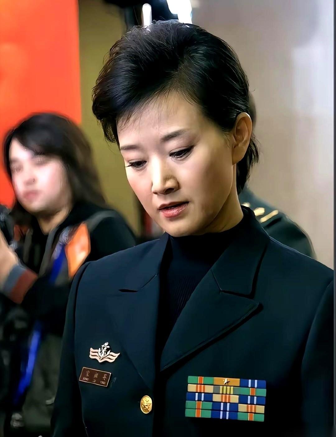 “长大后我就成了你。”
当年唱这首歌的时候，打死我也想不到，有一天，我真的成了“