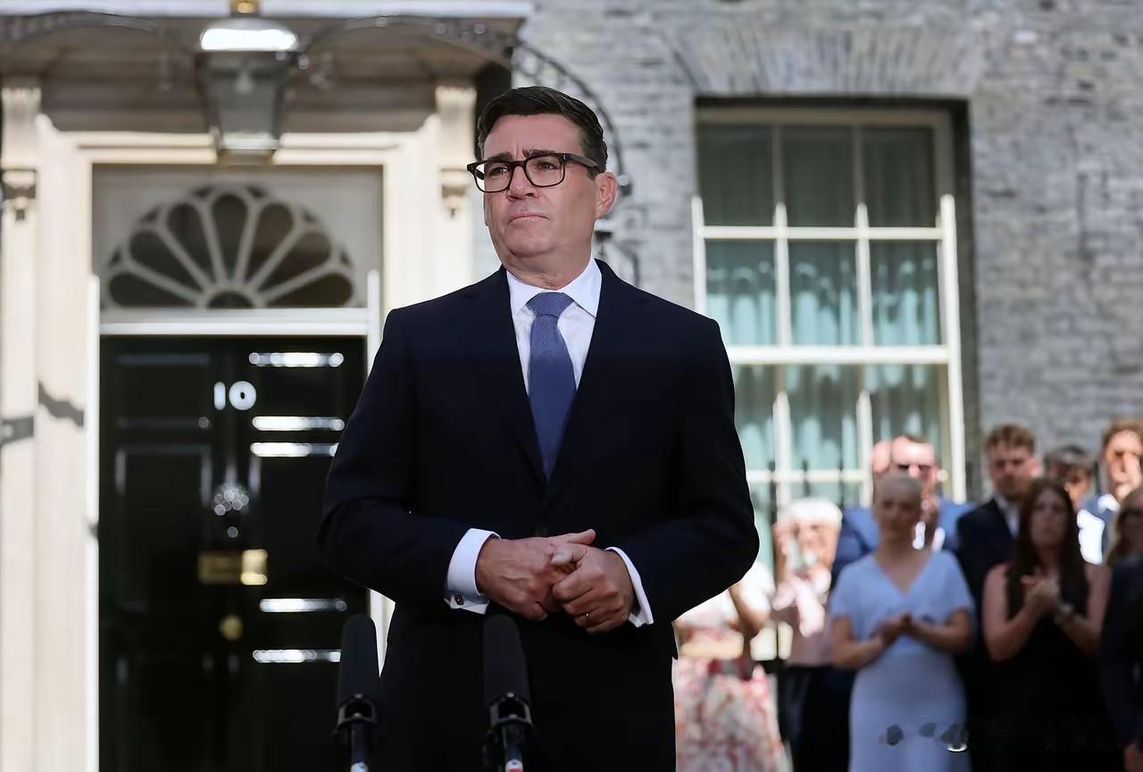 英国新首相很上道啊，一切安排的井然有序，跟特朗普通话，跟泽连斯基通话，该说的不该