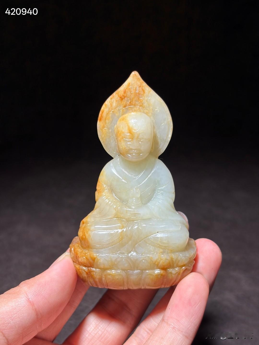 清和田玉籽料玉佛摆件
尺寸8.5×5.2×2.9厘米重量131.6克
