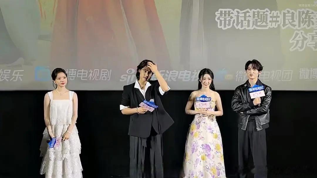 任敏和此沙这是完全不想营业吗？两人中间的距离都快能开一家正新鸡排了……下周去录制