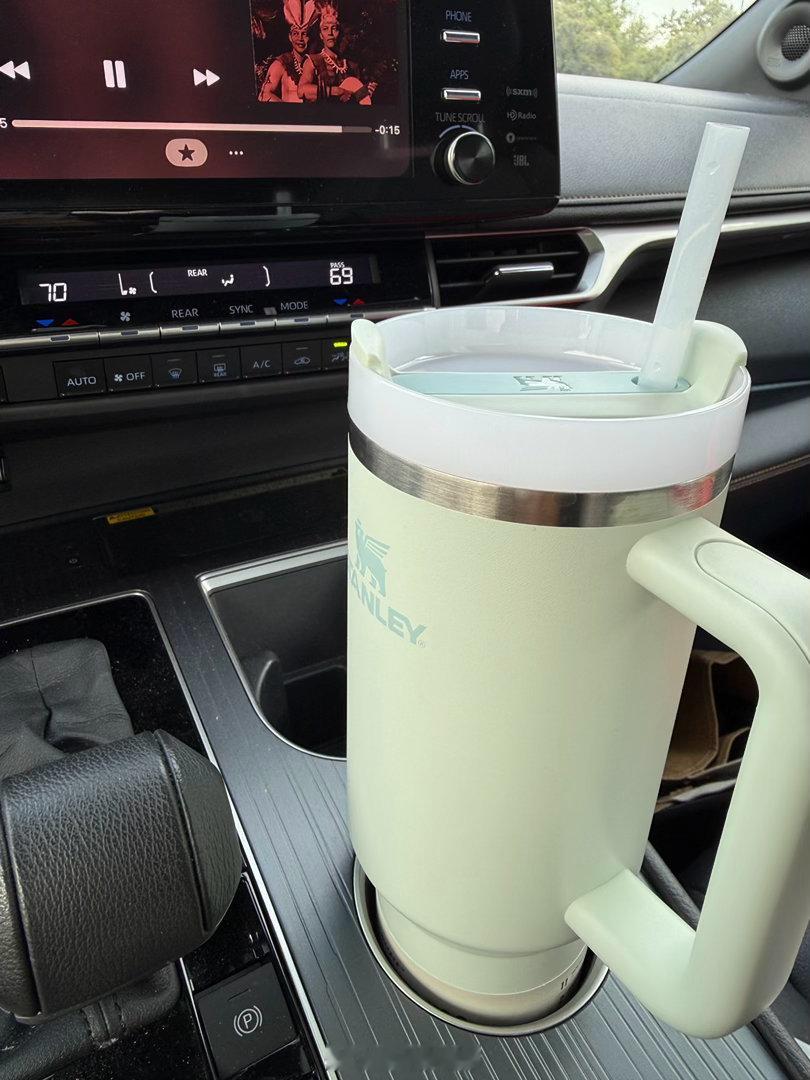 女儿给我选的礼物，让我每次去健身房都要带上（当然不是她买单）猫叔家日记