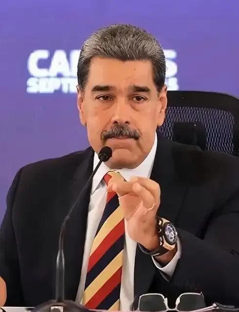 美国把一个主权国家委内瑞拉的元首抓走，却要求中国对内政的台湾保持克制，维持现状？