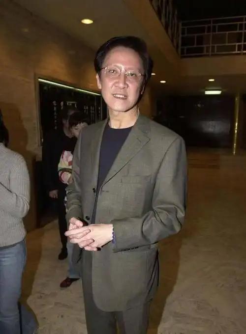 港圈有个铁律，惹向华强还能活，惹向华胜必死！这不是迷信，不是帮派火拼，也不是谁武