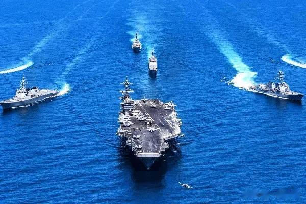 中国8.25万吨巨舰，扛着“核弹”在海上穿行，来往船只都畏惧让行

要问当今大洋
