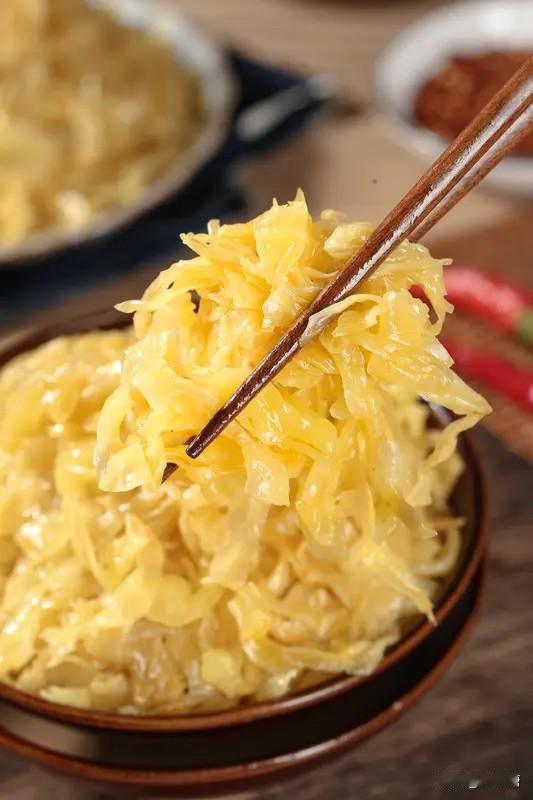 青菜和白菜哪个更适合做酸菜? 青菜白菜争“酸”主位，选对了才叫开胃！南北做法一次