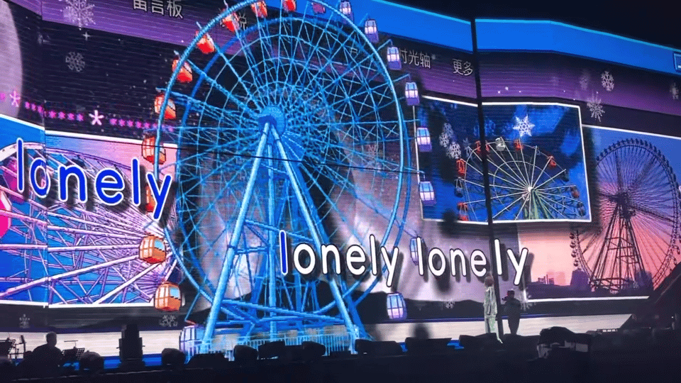 徐良演唱会故意切错屏徐良演唱会不是事故是故事 徐良真的很会制造那种“青春突然回头
