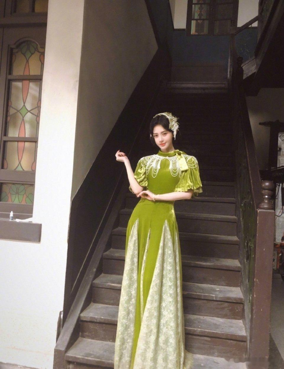 来看娱乐鞠婧祎民国留洋大小姐 我不允许还有人没看过小鞠的民国大小姐造型！每一套都