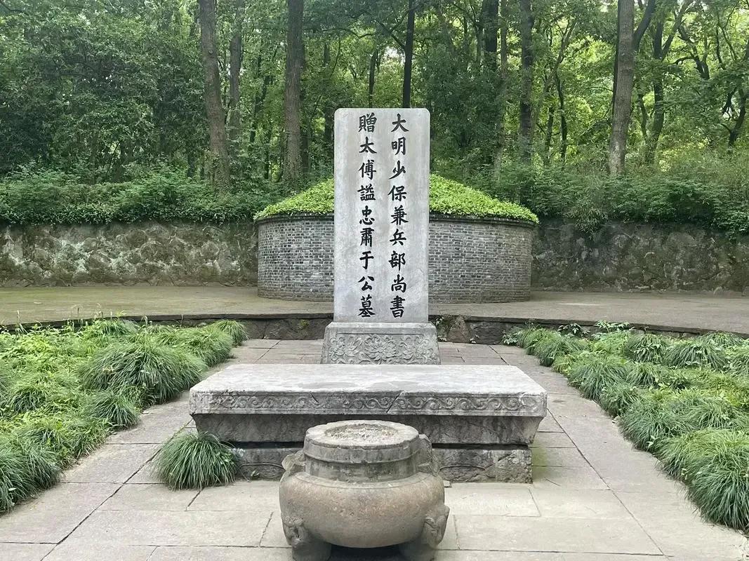 于谦这一生，历经五朝，明朝真正的战神，最后被“大明战神”给斩了。
