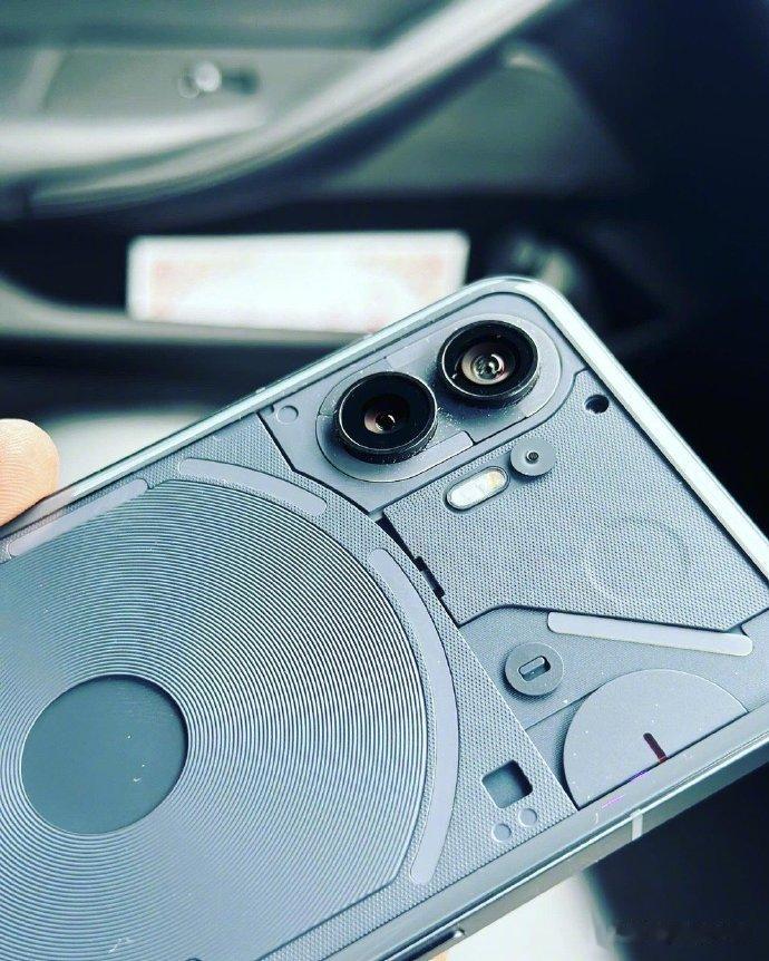 Nothing Phone 2 真的有点帅！
- 6.7” 1080 x 241