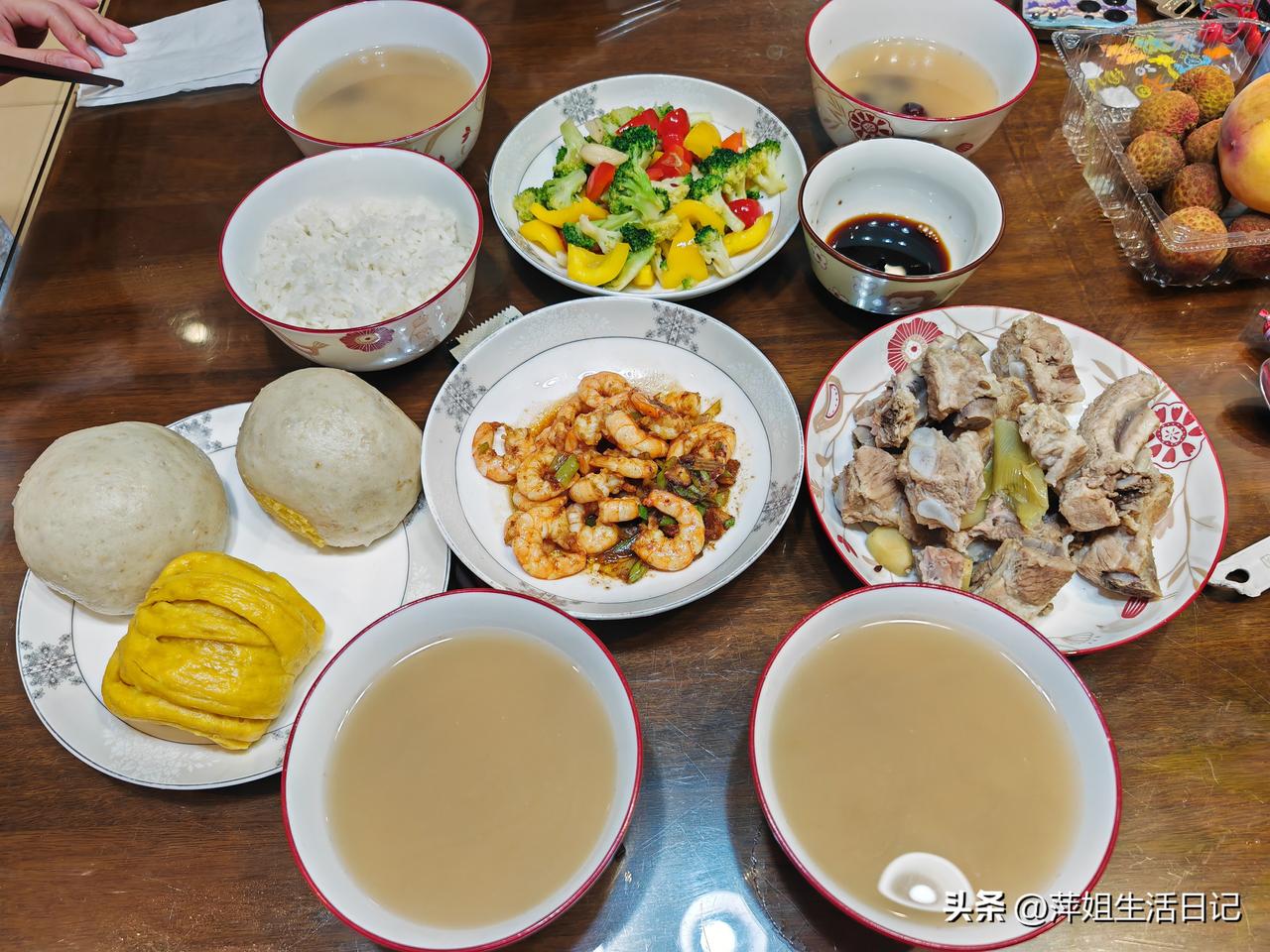 四口人的晚餐分享～
昨天下午老公临时有事回老家了，晚上做我们四口人的饭。

四点