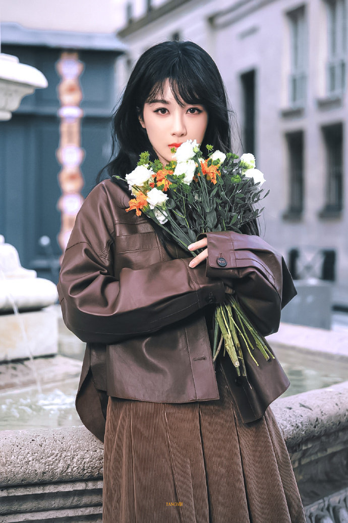 杨紫玉兰花开君再来 💜杨紫董竹君 我见过大海也见过繁星，但是只有遇到你，才是我