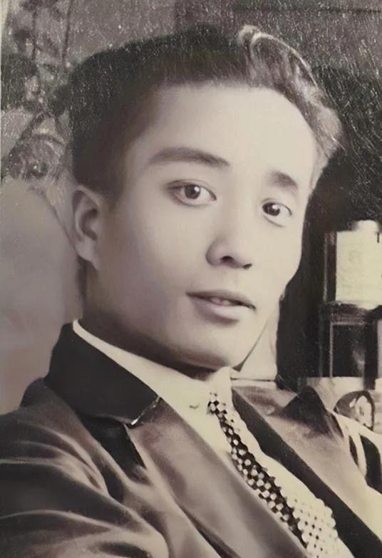 1930年，特务头子徐恩曾，一直随身带着密码本从不离身，可有一天老婆找上门，他却