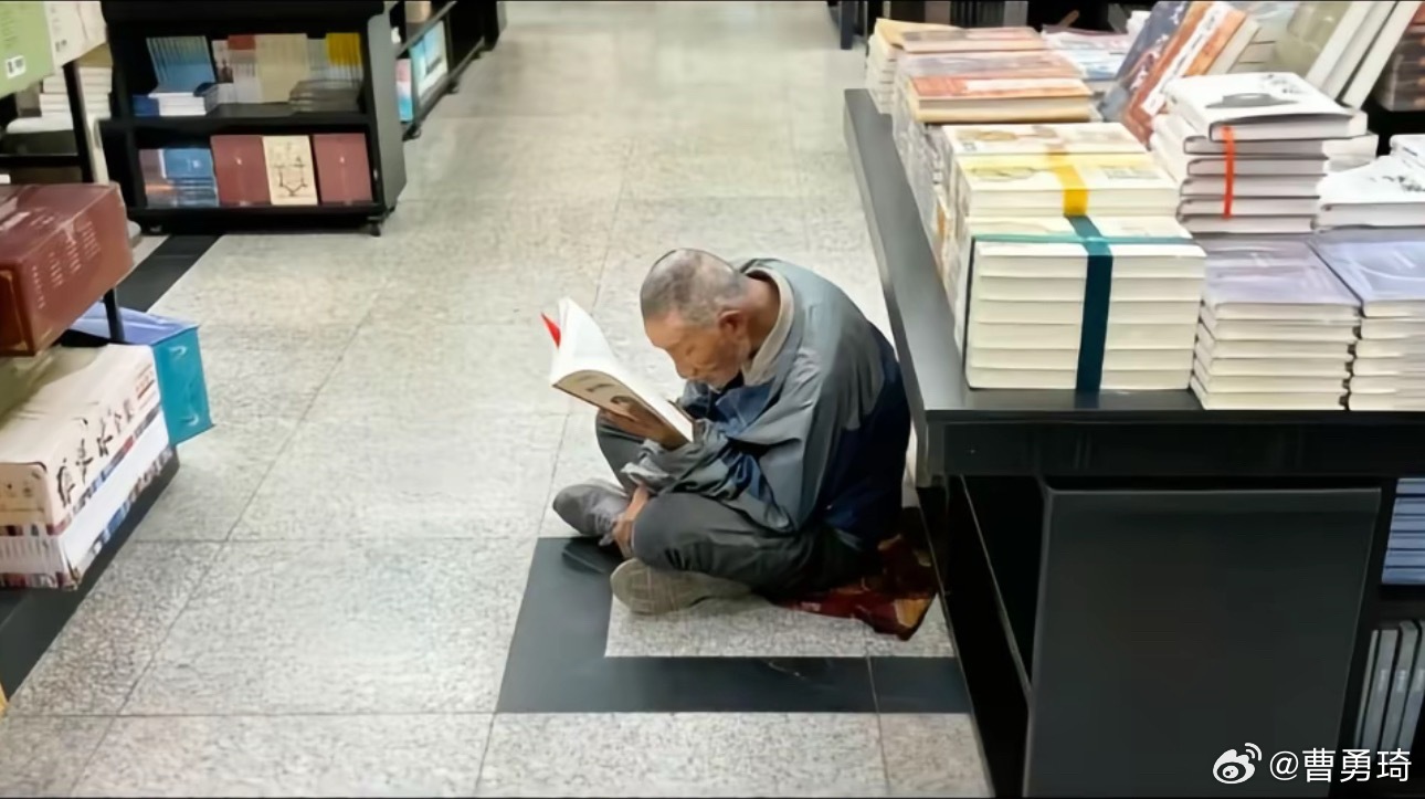 读书是为了让你明辨是非,而不是为了让你自觉高人一等！有人投诉图书馆有流浪汉接受不