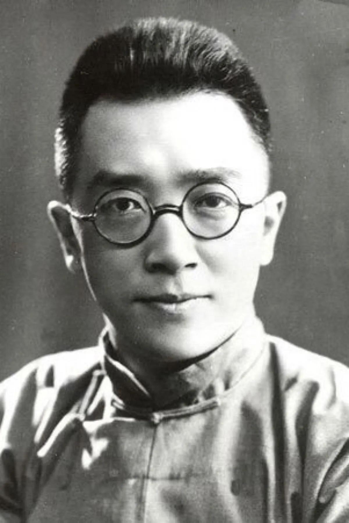 1905年，“小矮子”竺可桢考进上海澄衷学堂，同学胡适嘲笑他：你活过20，我倒着