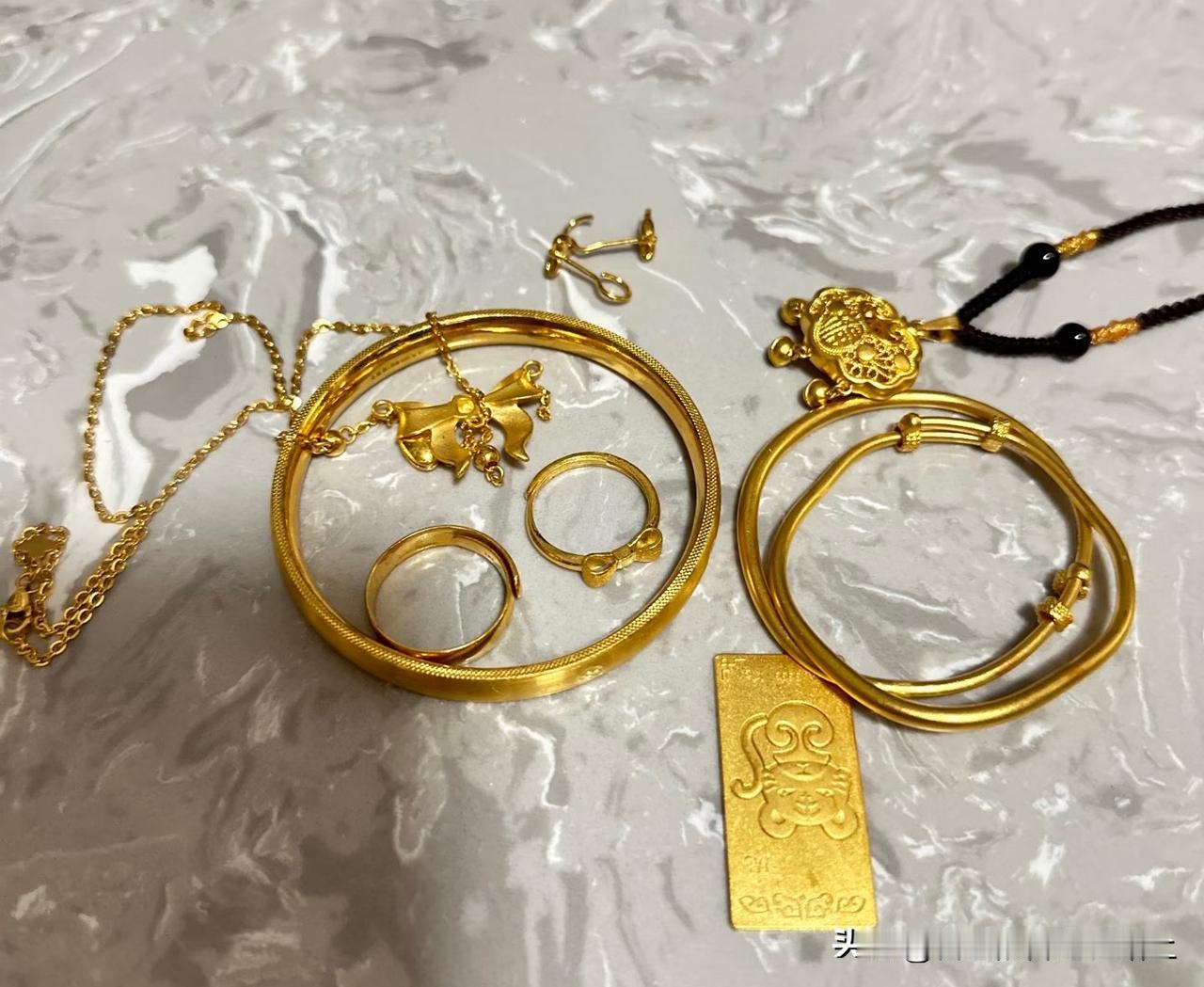 我想出售黄金，等降到六七百再买回来。
这种想法靠谱吗？
手里有200g，打算出1