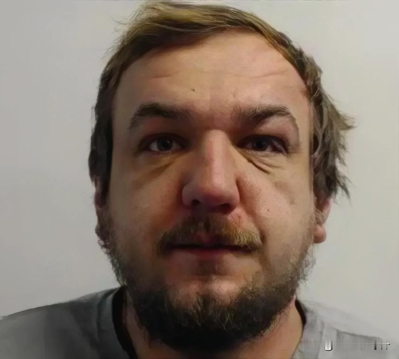 苏格兰格拉斯哥市，凌晨2时许，一名男子在米切尔街尾随一名女医生，在女医生刚走进巷