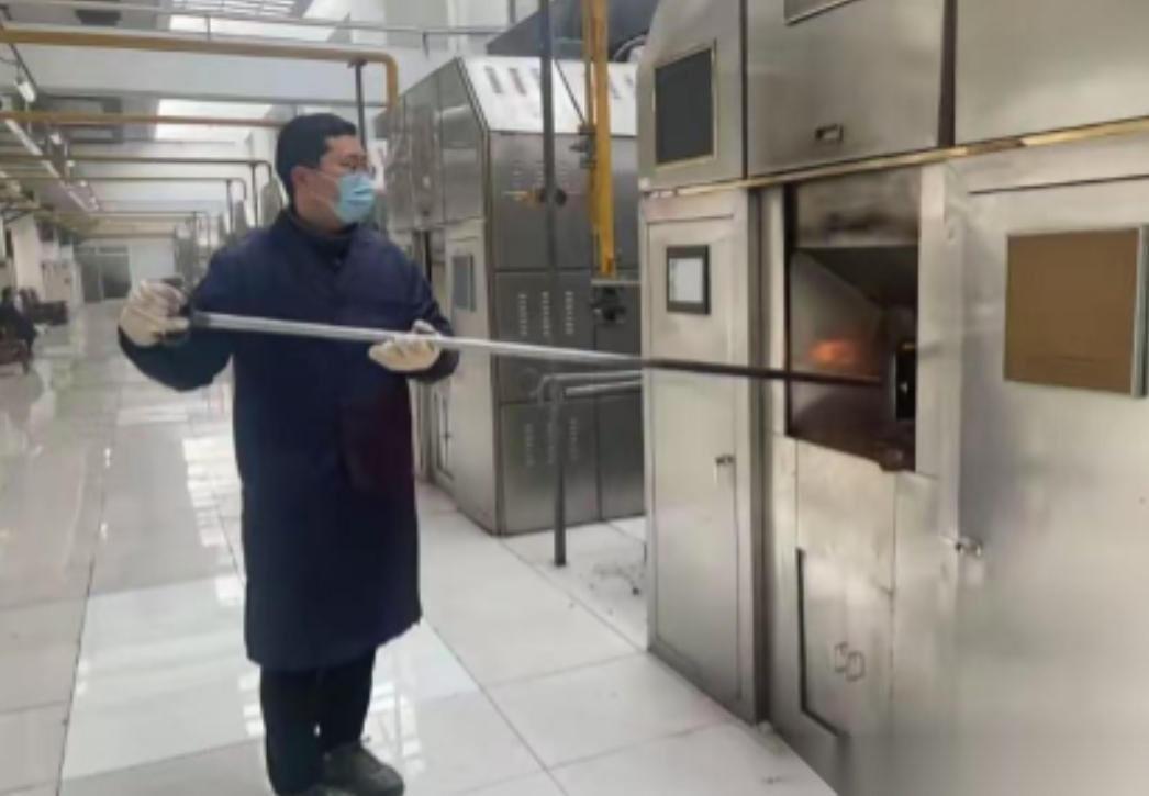 一位在火葬场奉献大半辈子的老者向我透露，多达90%之人并不知晓，遗体火化后，和大