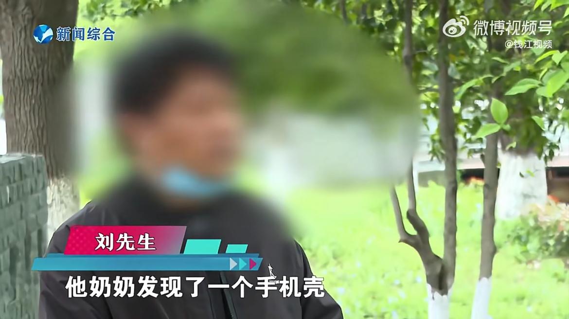 11岁孩子偷钱买手机，家长特意找上门警告老板别再卖，结果才隔一周，老板转头就卖给