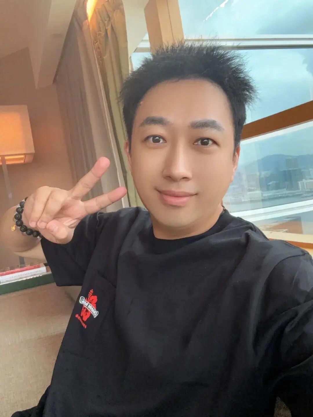 于正说公司小艺人受欺负了于正怎么不算是一个好老板呢，知道公司小艺人受欺负了，挺身