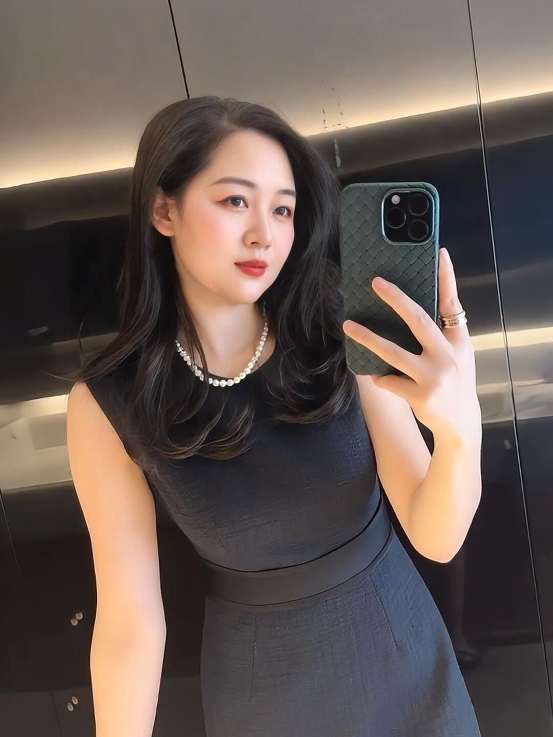 性感连衣裙分享美女穿搭服饰