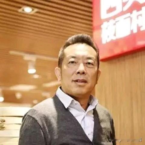 为数不多的餐饮企业家，
被罗永浩干掉了一个。