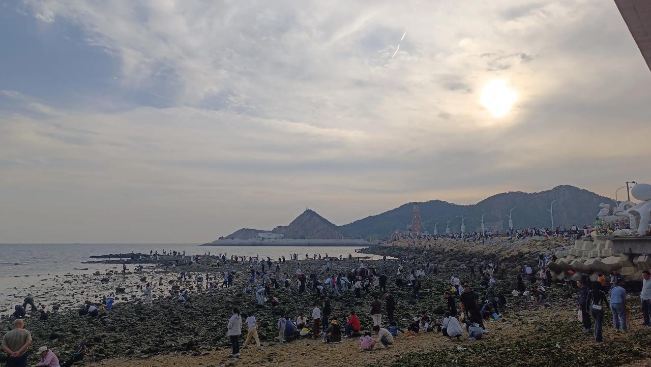 #秋日生活打卡季# 
突然想到个事，难道我年近四十岁还不近视的原因是Yaya[w