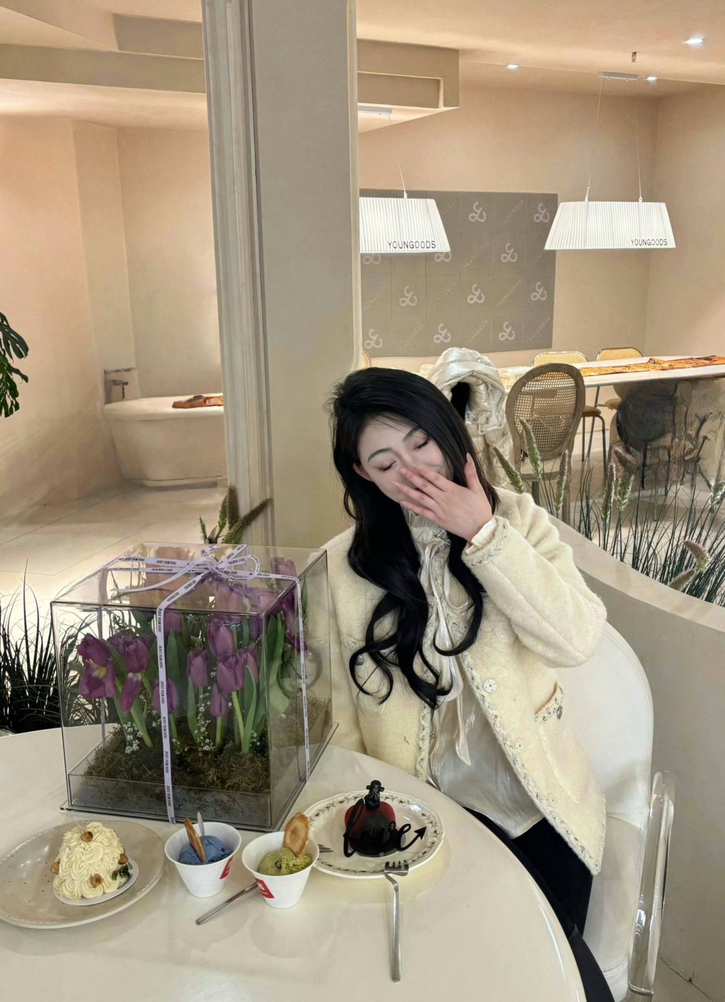 花很特别和你一样 郁金香很浪漫你也是