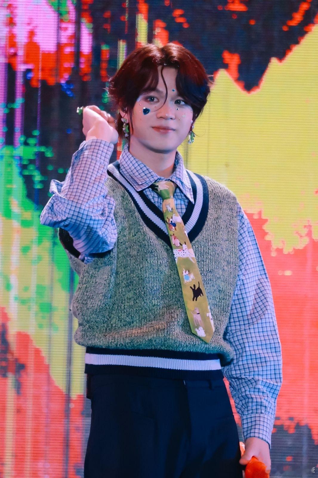 石凯长沙售罄  刚刚开售的石凯长沙生日演唱会门票已经售罄！这场星空派对Ⅱ生日演唱