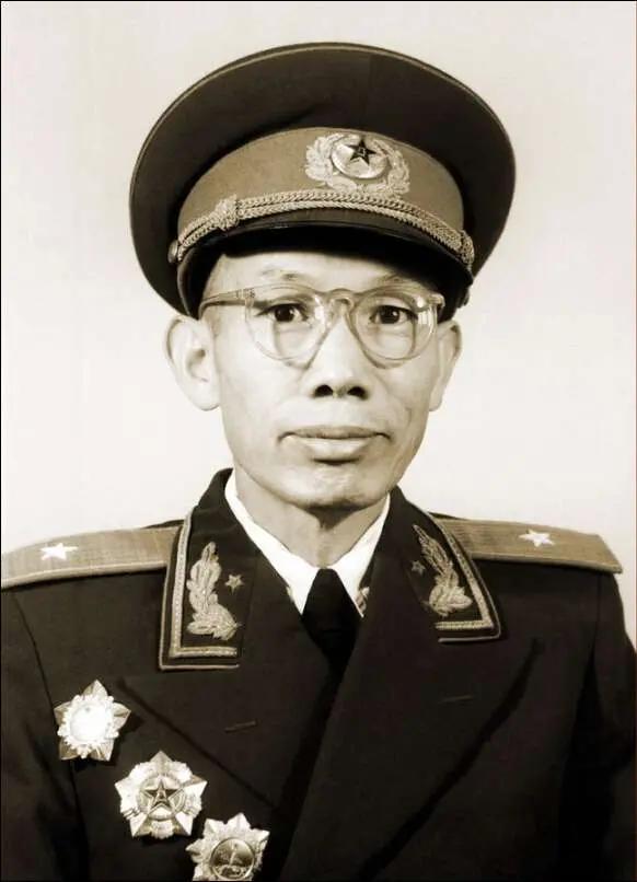 方升普，安徽省金寨县人，1915年生，1929年加入中国共产主义青年团，同年参加