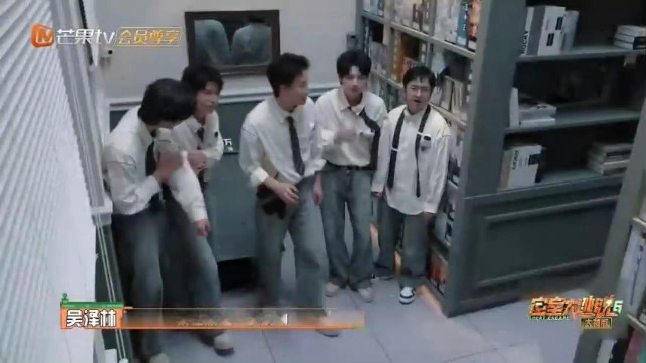 #吴泽林兄弟教会我瞬移#都来看看一幅画引发的“惨案”，火树抱着阿蒲，李晋晔抓着文