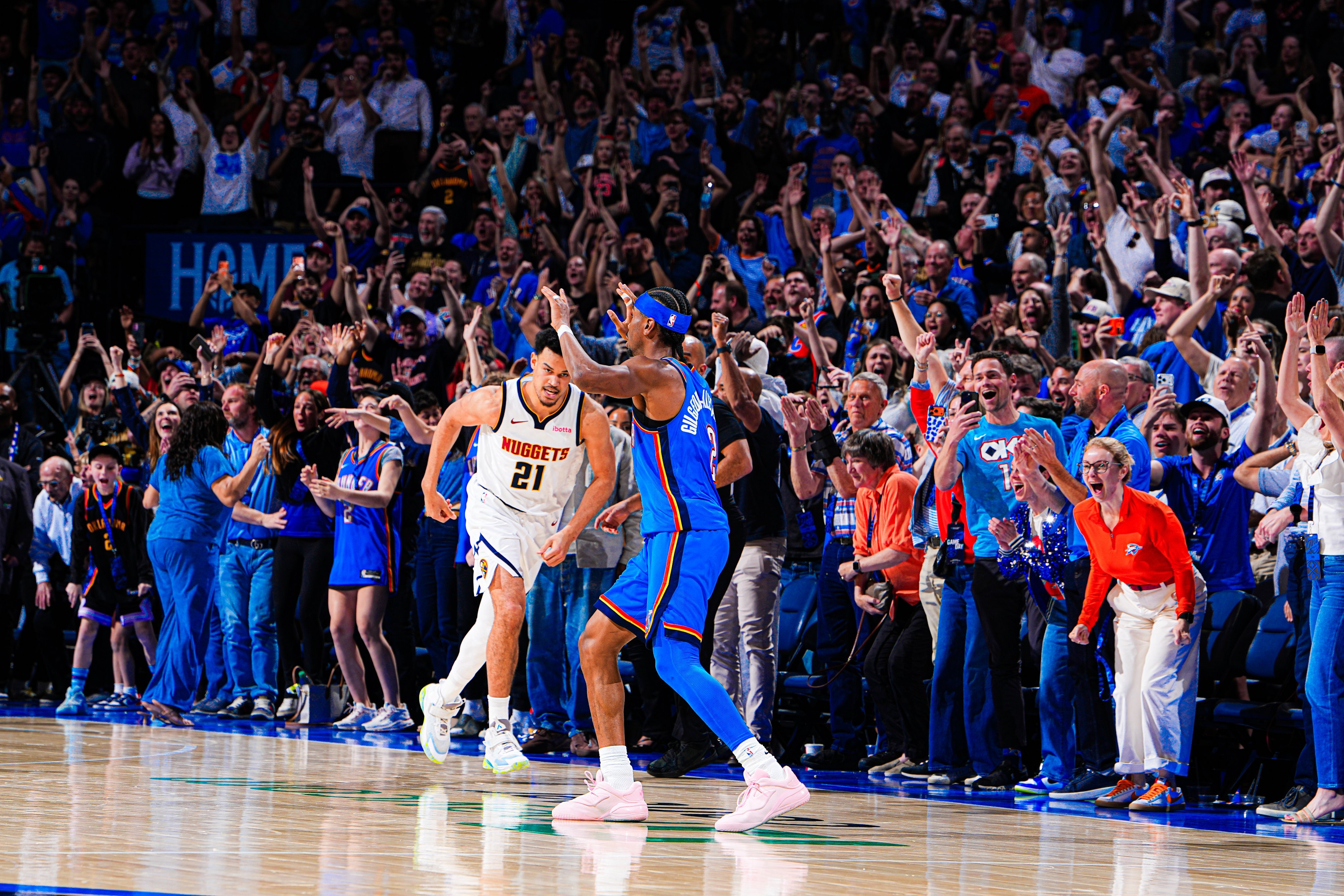 今天这比赛不敢说赛季最佳最后2分钟说个赛季最佳可能不过分落后8分的掘金 追到12