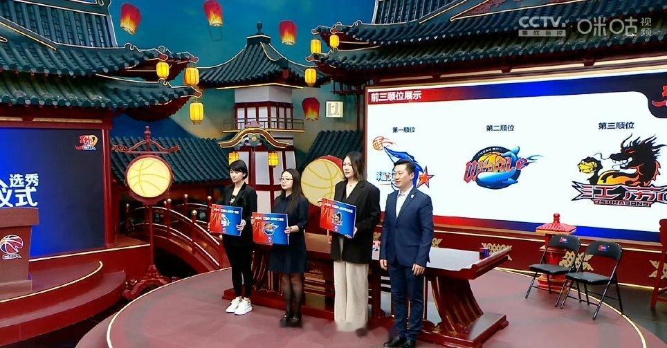 福建终于如愿以偿了～～恭喜[爱你][爱你]我的观赛搭子cba季后赛 ​​​