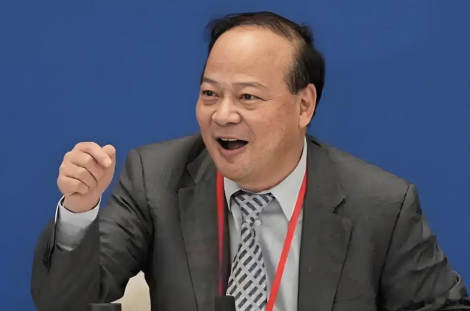 6月24日，在2026大连夏季达沃斯论坛上，宁德时代董事长曾毓群表示，固态电池的