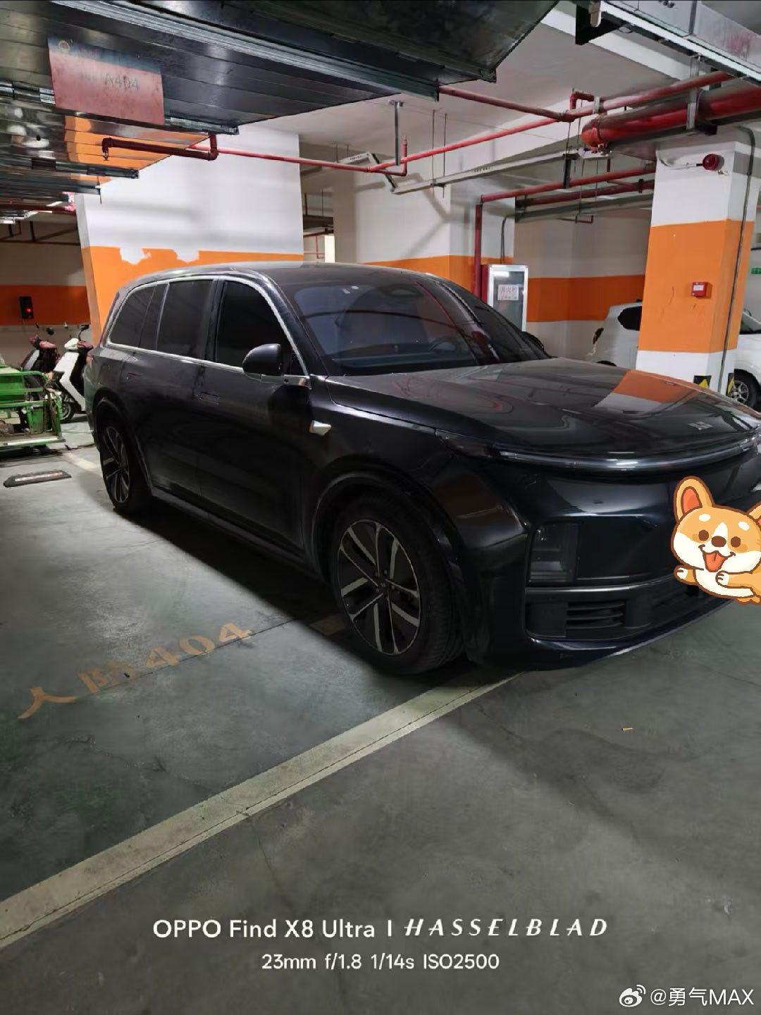 理想去年净利润暴降85% 看到有人说理想利润暴跌85%和车主乱停车、理想小曲这类