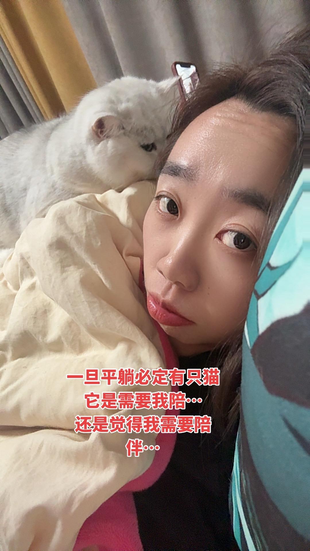 幸福…是什么呢？！此刻我觉得，幸福就是，无论你多么享受孤独，你始终不是孤独的那一