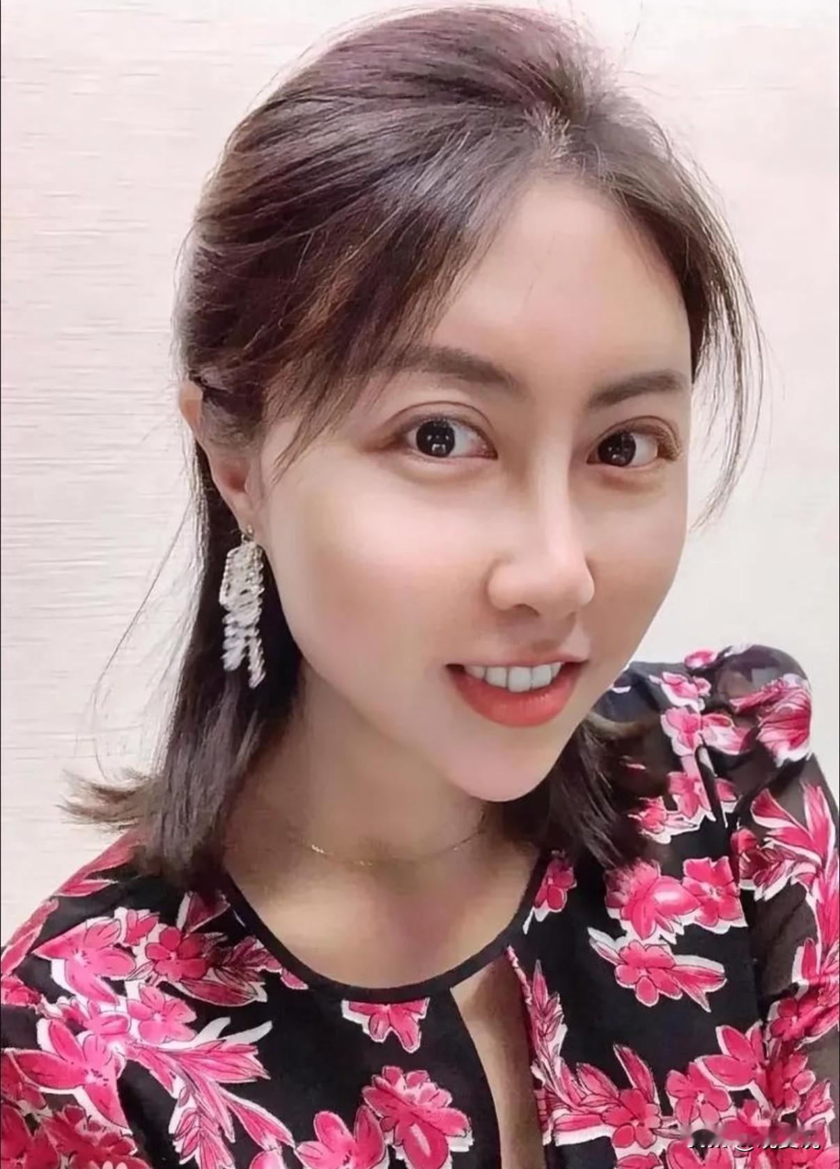 贾浅浅被查后，最倒霉的人出现了。

那就是以后的硕士毕业生了。

自从翟天临知网
