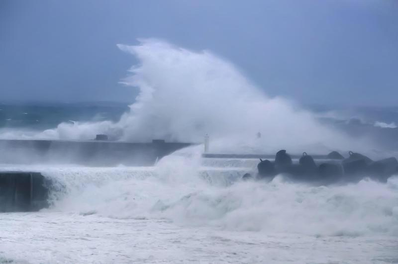 2026年7-8月，台风“巴威”“白海豚”“沙德尔”先后将登陆目标锁定在这一区域