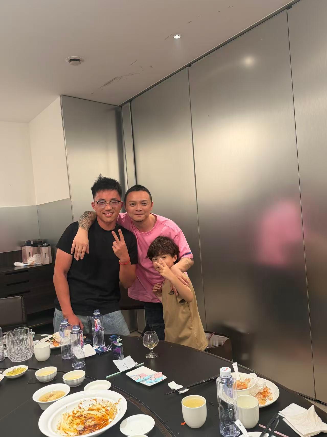 汕头和蛇哥吃了两天现在回去工作了 