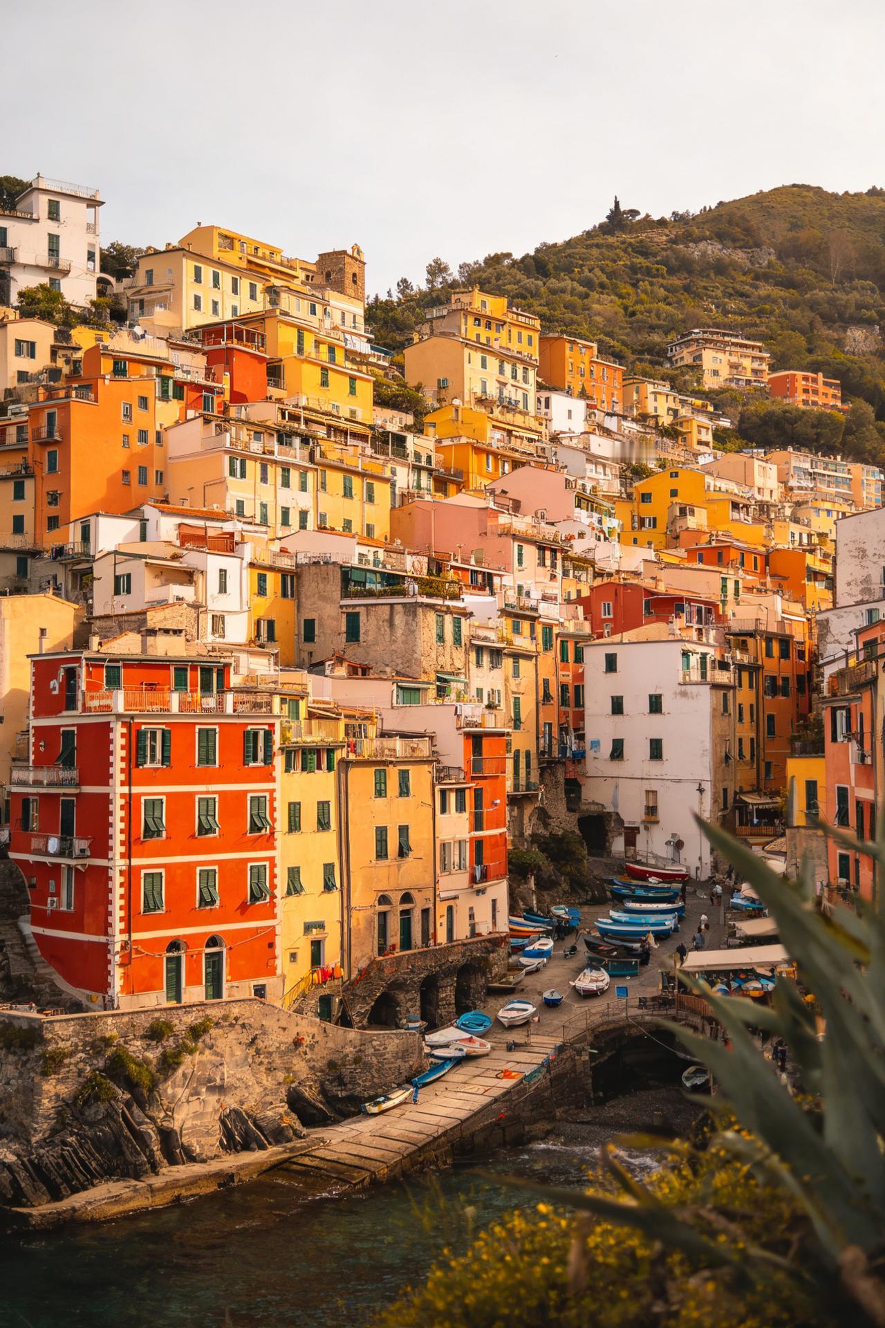 经济学家说：
“有数据说明，存款到30万的人，一年后能守住甚至增加的，只有17%