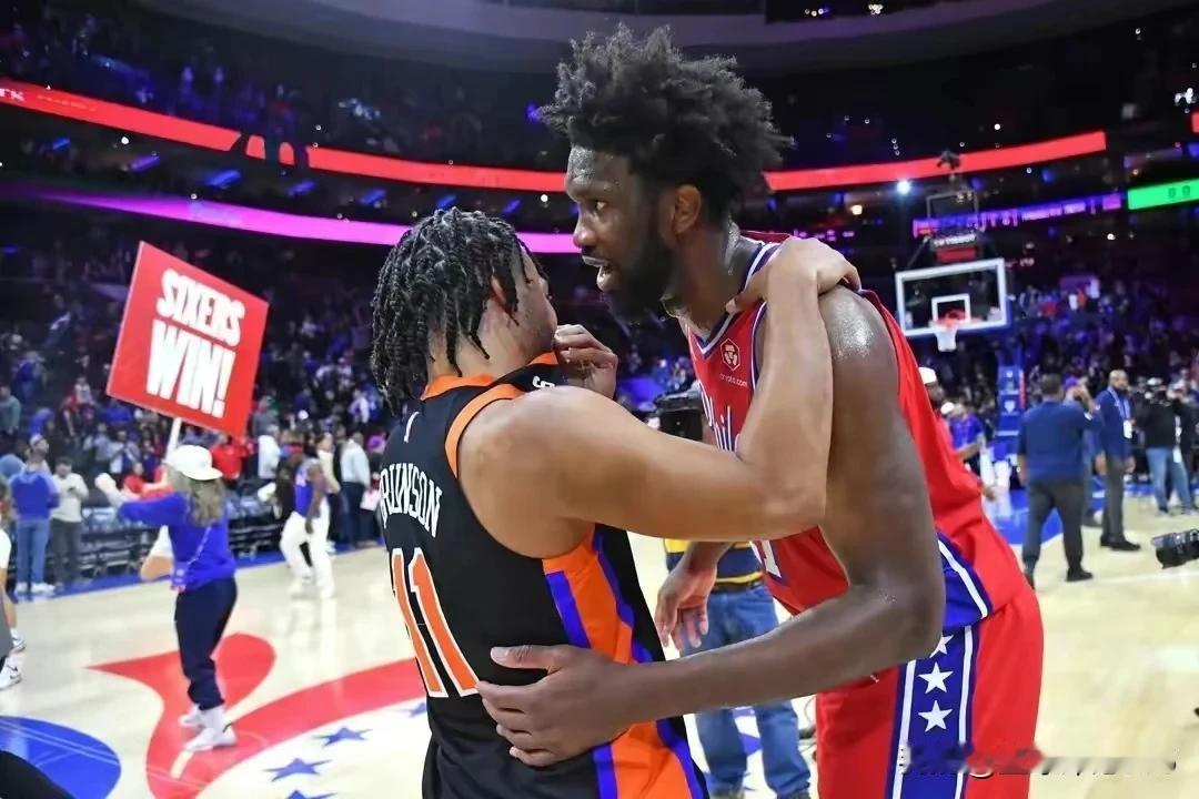 76人G1不敌尼克斯:联盟第一中锋内线被打爆，只能漂在外线投3分，浪费了马克西的