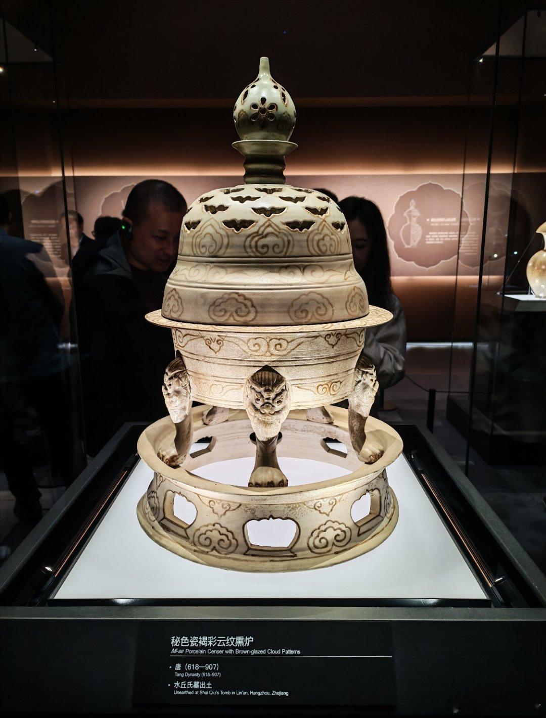 千年吴越杭州寻根。上周末去了吴越文化博物馆，这是三件国宝级的文物。我觉得图二应该