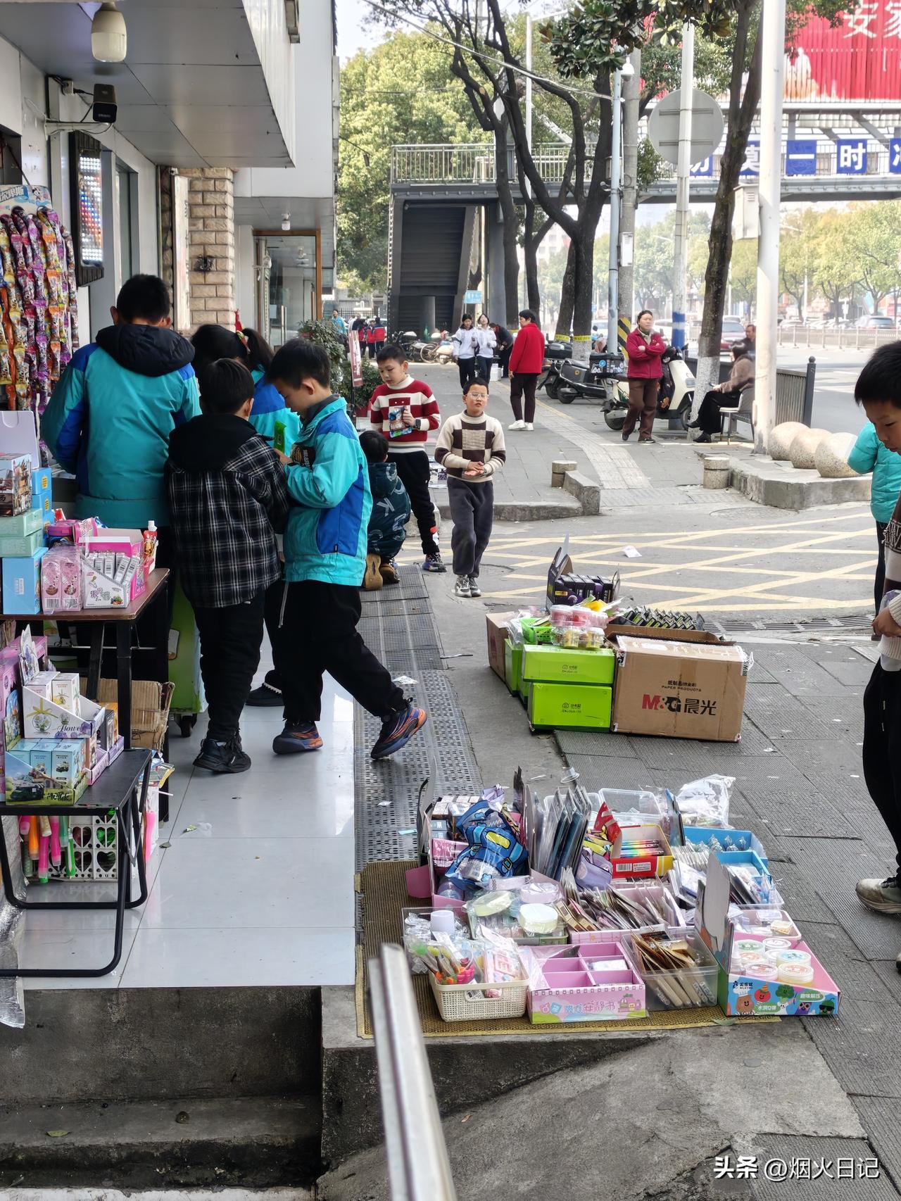 现在的孩子真的是说不得、骂不得，不管你是谁，看你不舒服就会和你怼起来。

今天和