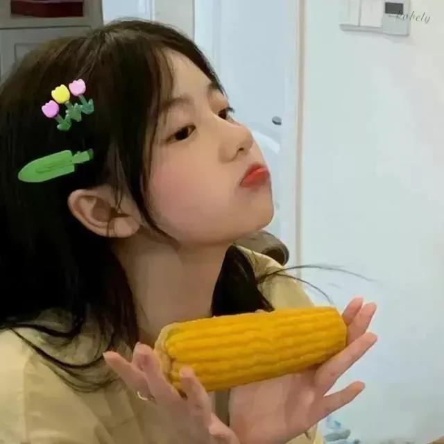 玉米好可爱，忍不住想啃一口！🌽😋
