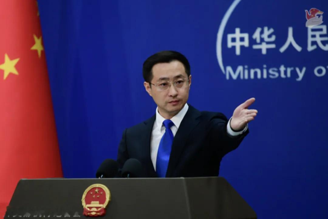 8月13日，外交部例行记者会上，路透社记者抛出尖锐问题：中国是否已要求本土企业停