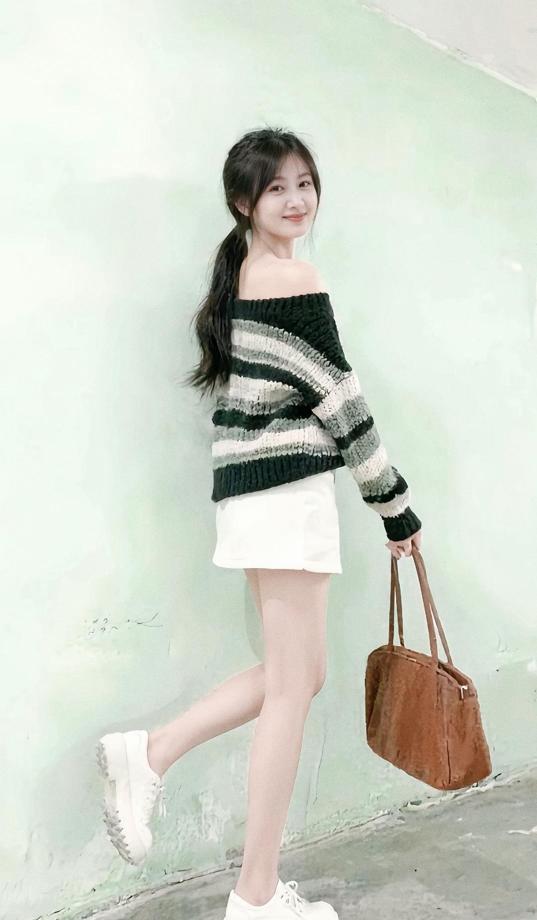 你喜欢哪一种气质的美人?每一个人心中的白月光，清纯唯美，活波可爱，关键是要漂亮